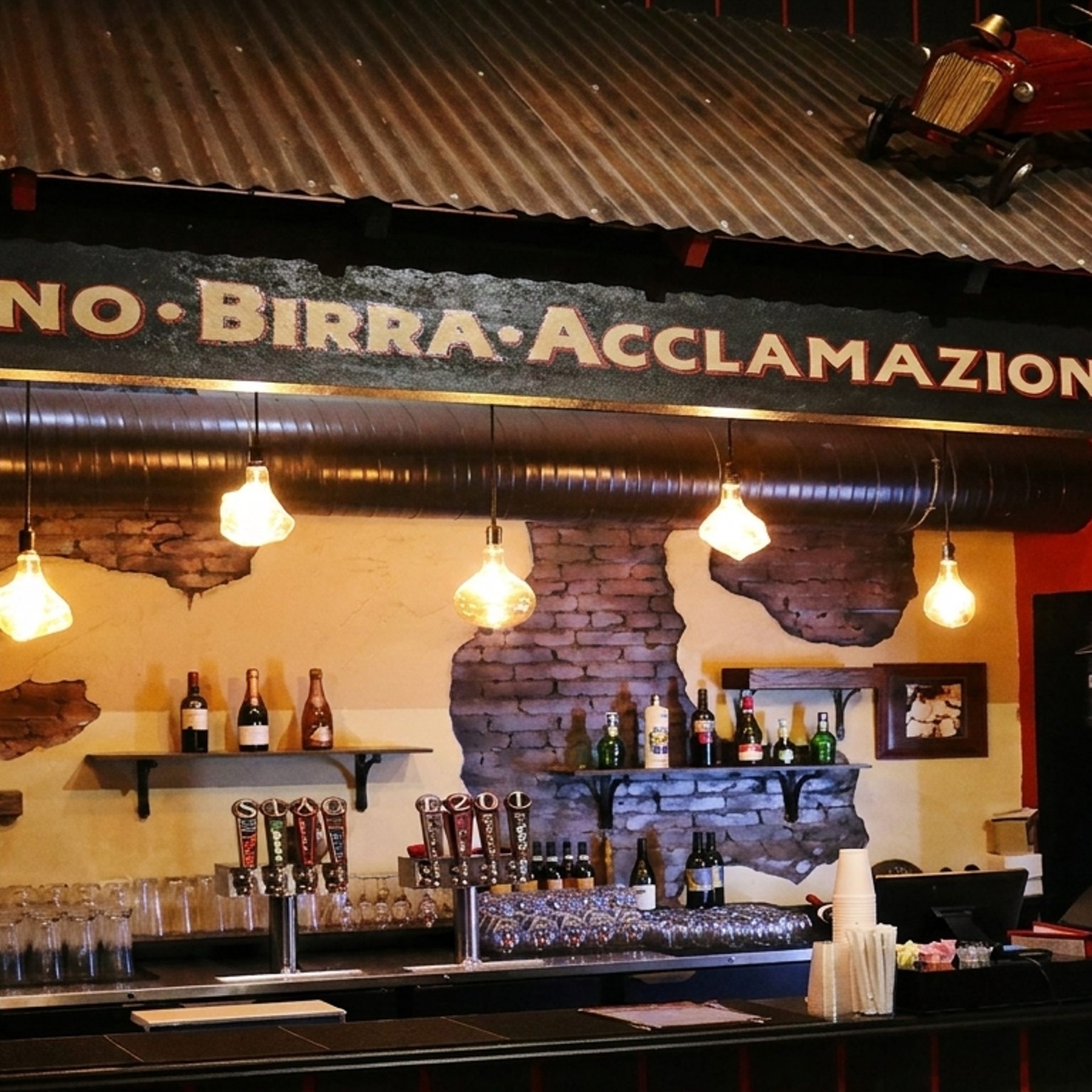 Vino, birra, acclamazione — qui